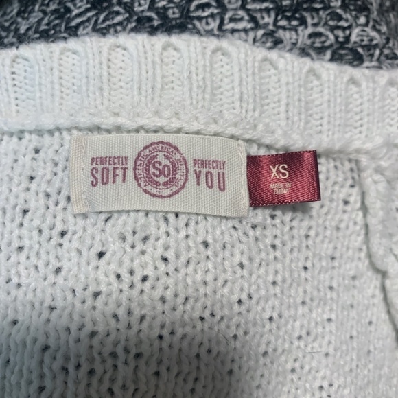 SO Cozy Black and White V-Neck Sweater - Picture 4 of 6